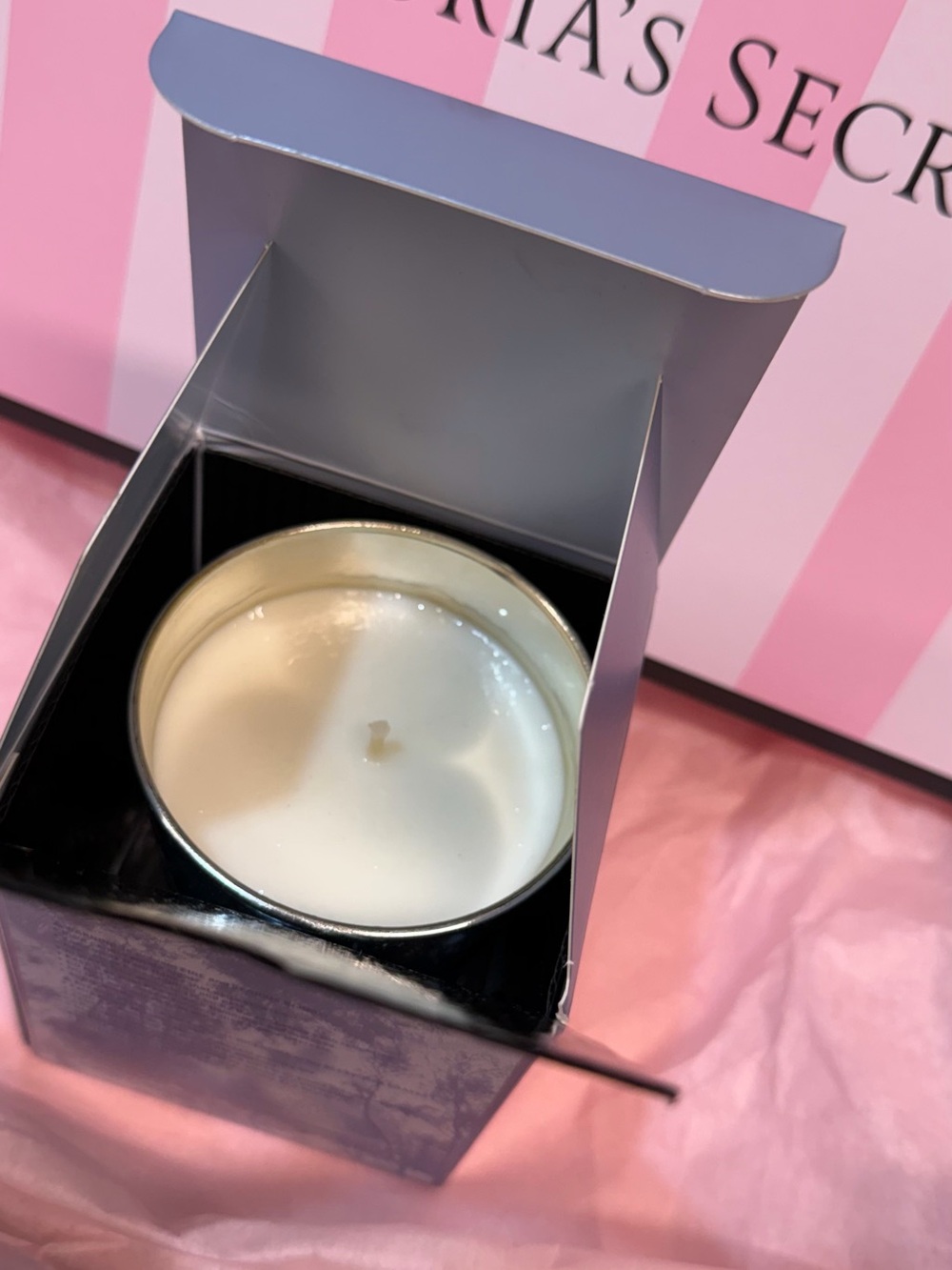 Victoria's Secret Scented Candle Snowglow Single Wick 8.4 oz